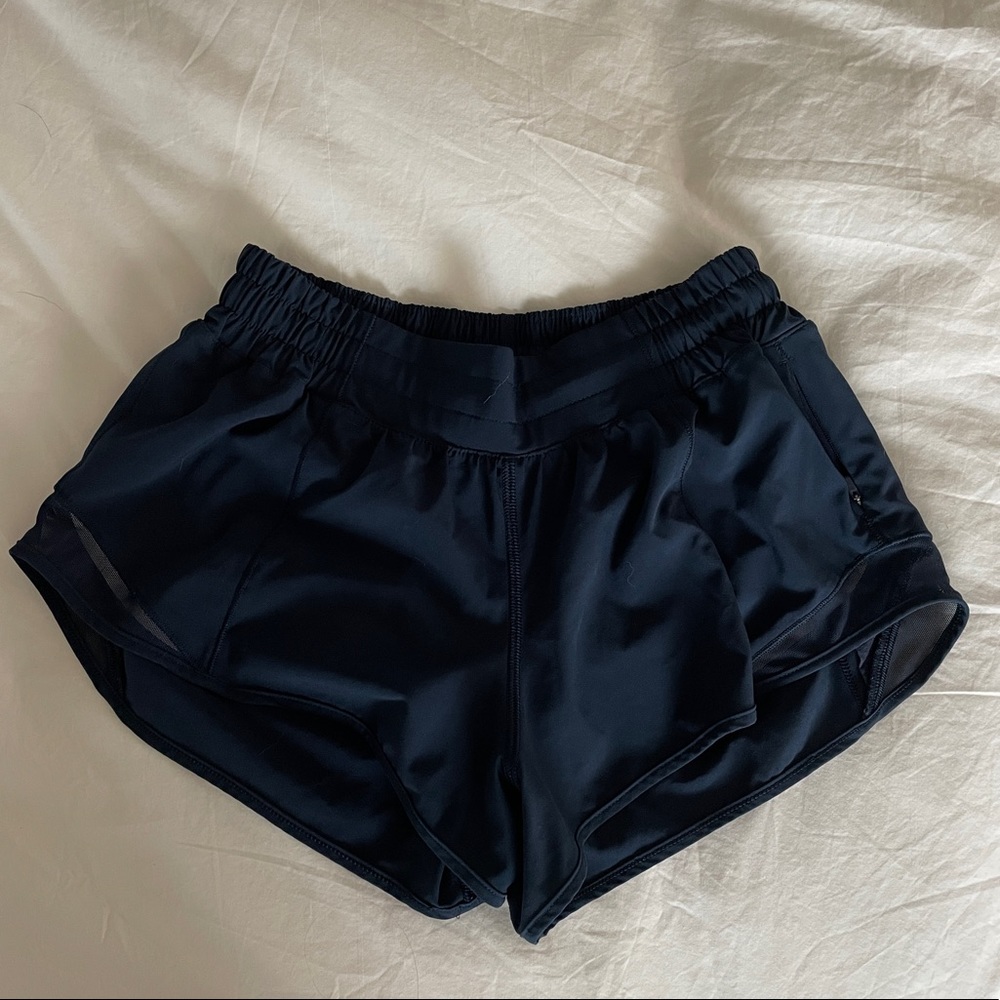 Lululemon Hotty Hot low-rise lined short 2.5”